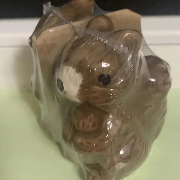 NEW Woodlands Squirrel Crush Table Decor Salt & Pepper Shaker Set - Picture 5 of 5